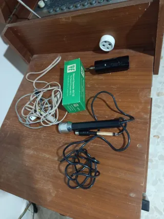 Tocadiscos antiguo de madera