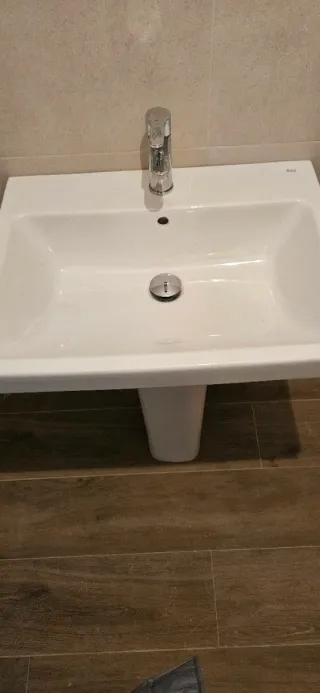 Lavabo Roca con pedestal