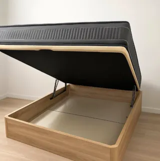 Canapé de madera y tela beige