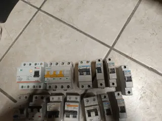 Lote diferenciales y magnetotérmicos Moeller