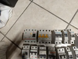 Lote diferenciales y magnetotérmicos Moeller