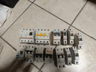 Lote diferenciales y magnetotérmicos Moeller