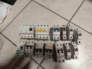 Lote diferenciales y magnetotérmicos Moeller