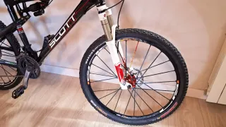 Bicicleta de Carbono Doble Suspensión