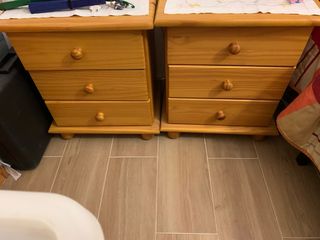 Due comodini in legno