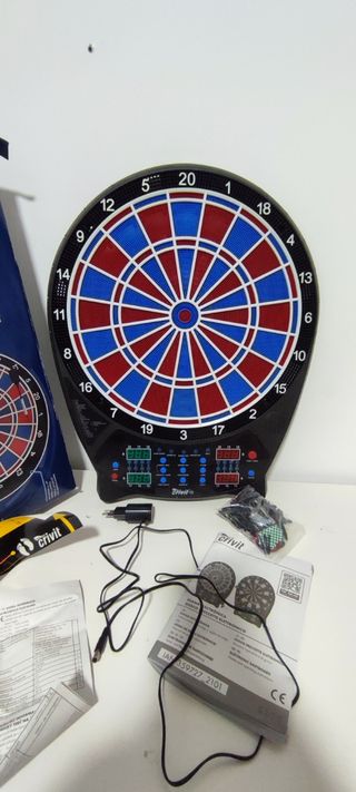 Diana electrónica con dardos