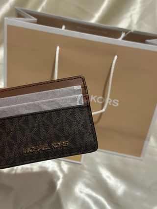 Tarjetero Michael Kors Monogram Marrón