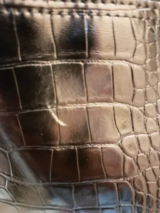 Bolso negro efecto piel cocodrilo