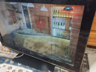 Televisión LG Negra y Marrón