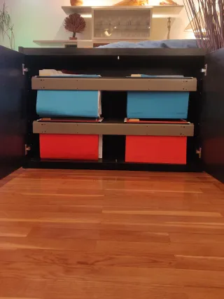 Muebles de oficina metálicos y de madera