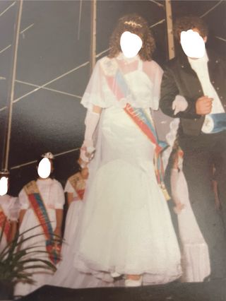 Vestido de fiesta blanco con detalles