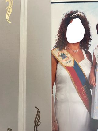 Vestido de fiesta blanco con detalles