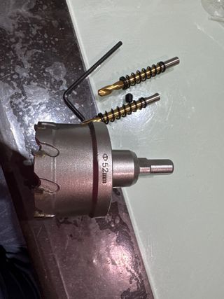 Sierra de corona 52 mm con broca guía