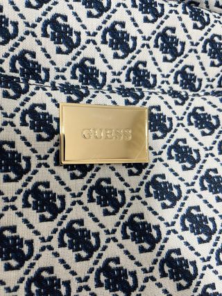 Bolso Guess estampado nuevo con etiquetas,