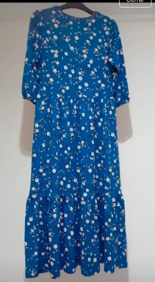 Vestido floral azul y blanco