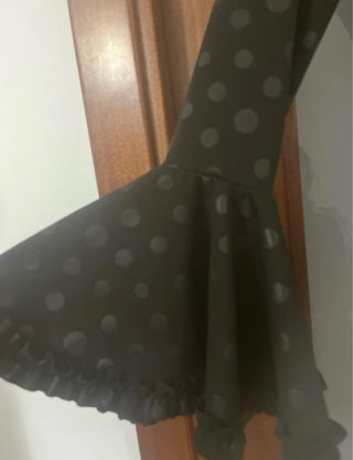 Traje de flamenca negro con volantes