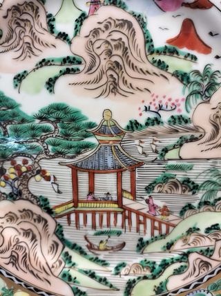 Prato de porcelana oriental pintado