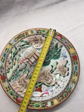 Prato de porcelana oriental pintado