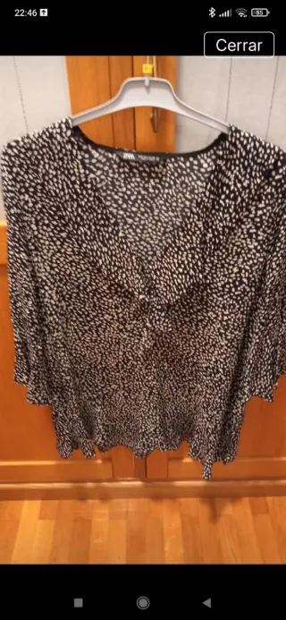 Blusa Zara negra y blanca estampada