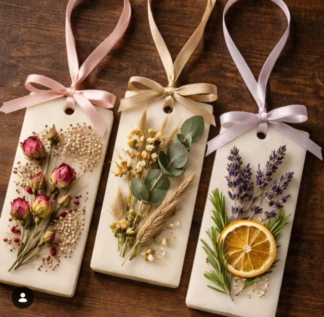 Ambientador de cera artesanal con flores secas