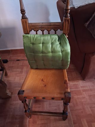 Mesa de madera con 6 sillas