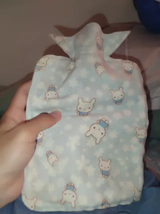 Bolsa de agua caliente con estampado de conejos