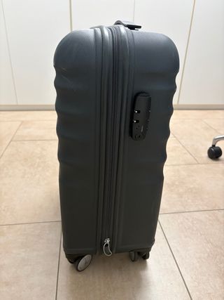 Maleta de cabina American Tourister gris oscuro