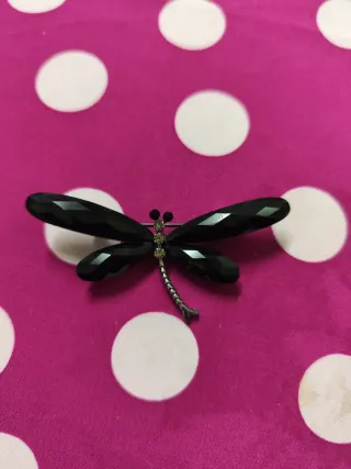 Broche libélula rosa y plateado