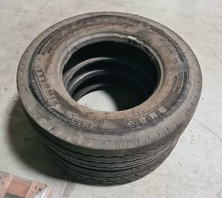 Lote neumáticos camión + llantas