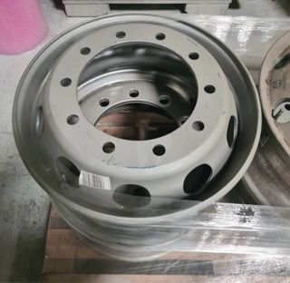 Lote neumáticos camión + llantas