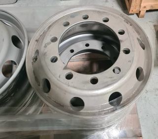 Lote neumáticos camión + llantas