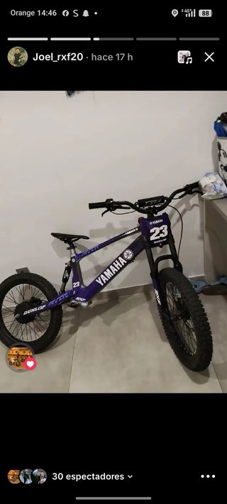 Bici eléctrica Yamaha azul oscuro