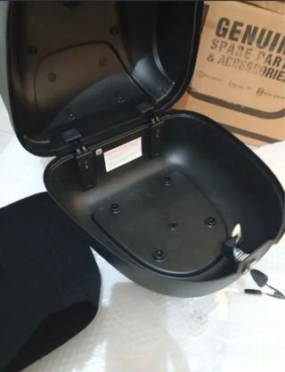 Baúl Piaggio Negro y Blanco