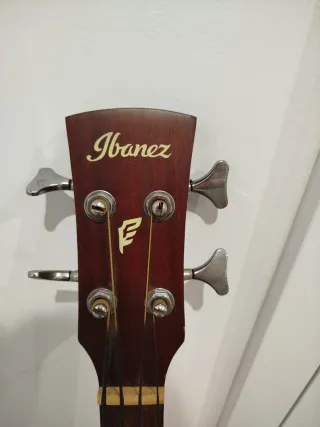 Bajo Acústico Ibanez Marrón