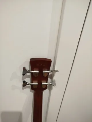 Bajo Acústico Ibanez Marrón