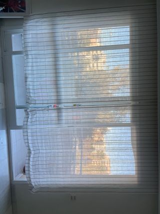 Cortinas de tela beige y verde oliva