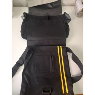 Bolso tipo cartera y otro tipo bandolera