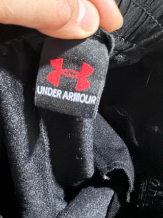 Pantalón chándal Under Armour negro