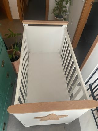 Cuna Micuna. Blanca y madera con colchón incluido.