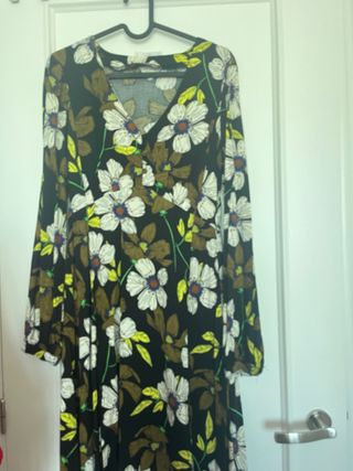 Vestido midi floral Mango
