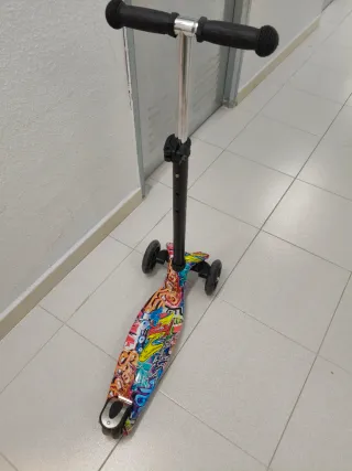 Patinete infantil 3 ruedas diseño graffiti