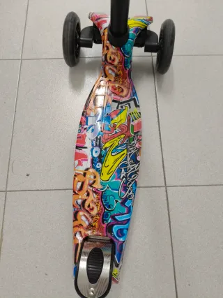 Patinete infantil 3 ruedas diseño graffiti