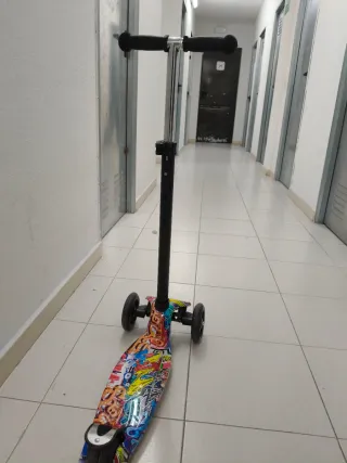 Patinete infantil 3 ruedas diseño graffiti