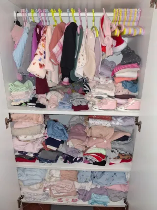 Lote Bebé: Armario, mini cuna, cambiador, hamaca..