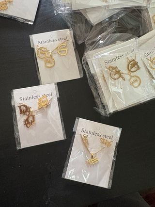 Conjunto Guess Collar y Pendientes Acero