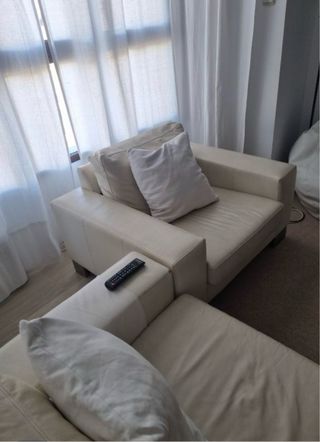 Sofá y sillón BoConcept piel beige