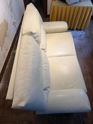 Sofá de cuero blanco