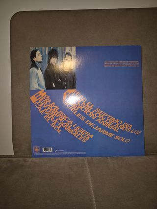 pack tocadiscos + 3 VINILLOS