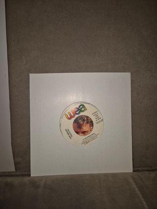 pack tocadiscos + 3 VINILLOS