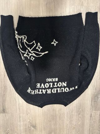 Jersey Negro Cupido y Corazón